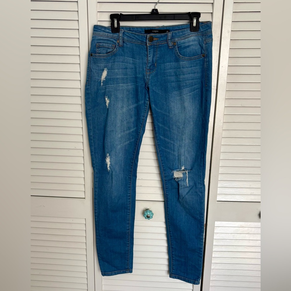 Harper Skinny Jeans Size 27 Medium Wash
Rise 8” hips 35 inseam 30.5.